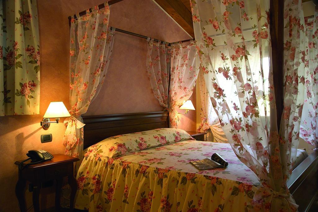 Alloggio Franciscus Arquà Petrarca Zimmer foto
